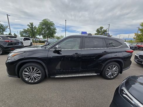 Used 2021 Toyota Highlander Platinum AWD/4WD image 2