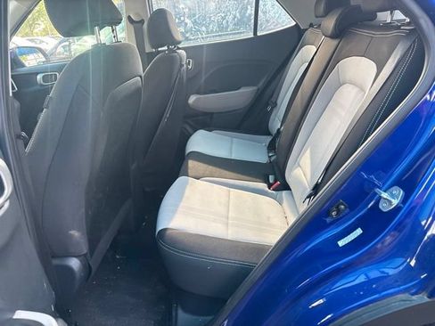 Used 2023 Hyundai Venue SEL FWD image 7