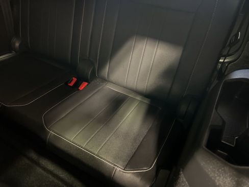 Used 2023 Volkswagen Tiguan SE w/ Panoramic Sunroof Package image 26