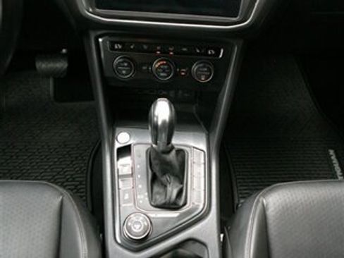 Used 2018 Volkswagen Tiguan SE AWD/4WD image 20