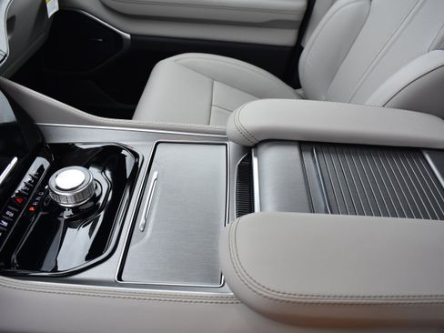 New 2026 Jeep Grand Wagoneer 2WD image 24