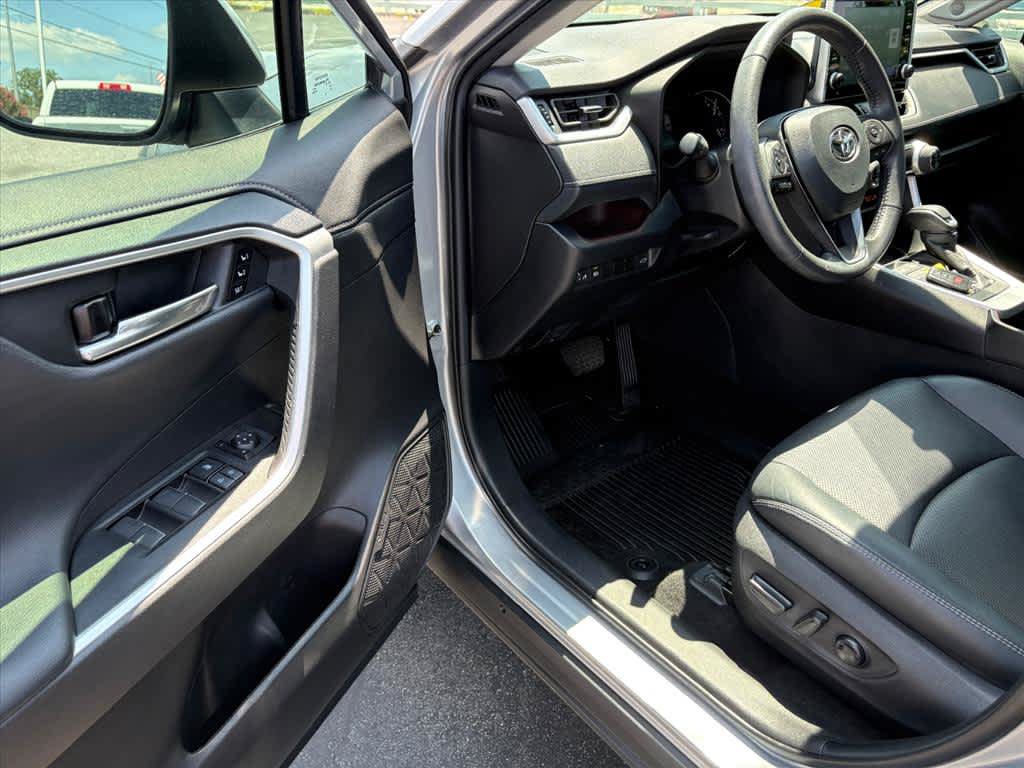 Used 2022 Toyota RAV4 Limited FWD image 19