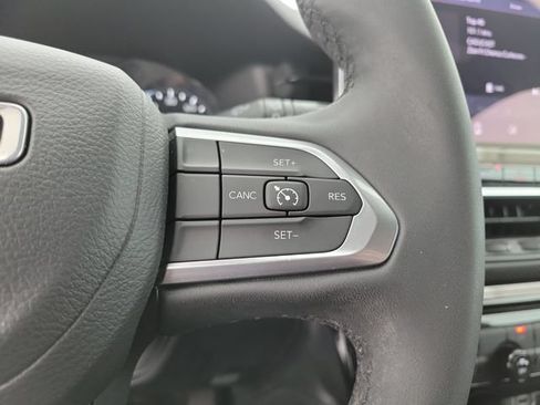 Used 2024 Jeep Compass Latitude w/ Convenience Group AWD/4WD image 23