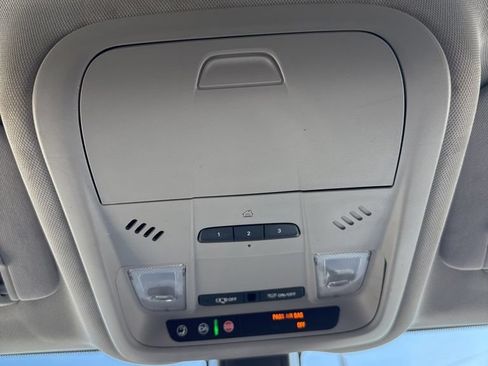 Used 2018 Chevrolet Equinox LT FWD image 29