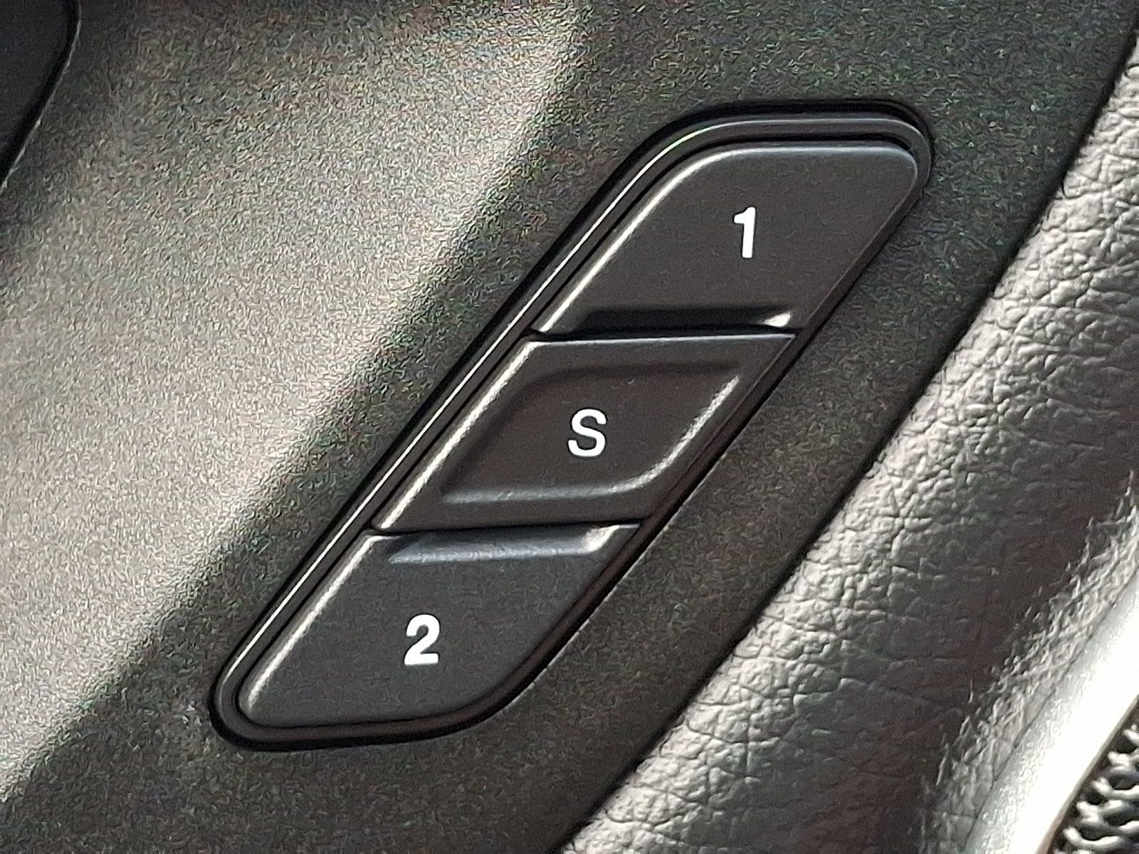 Used 2024 RAM 1500 Laramie AWD/4WD image 26