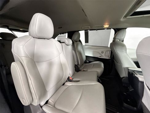 Certified 2026 Toyota Sienna XLE FWD image 41