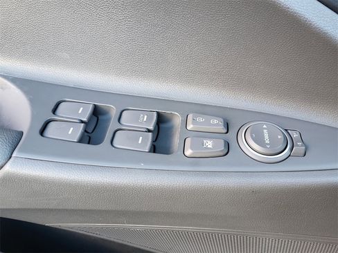 Used 2013 Hyundai Sonata GLS image 12