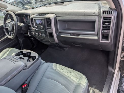 Used 2017 RAM 1500 Express RWD image 32
