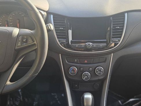 Used 2022 Chevrolet Trax LT FWD image 14