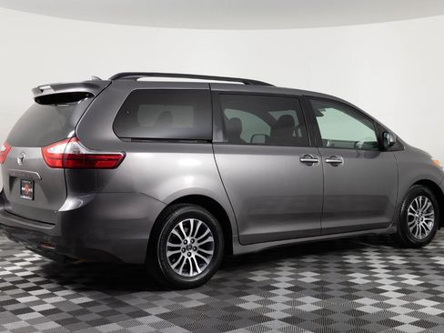 Used 2019 Toyota Sienna XLE FWD image 8
