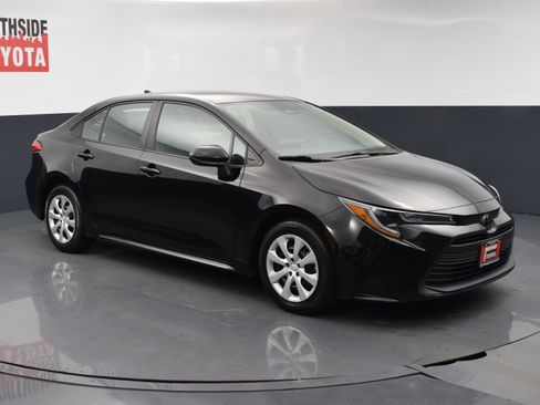 Used 2023 Toyota Corolla LE image 6