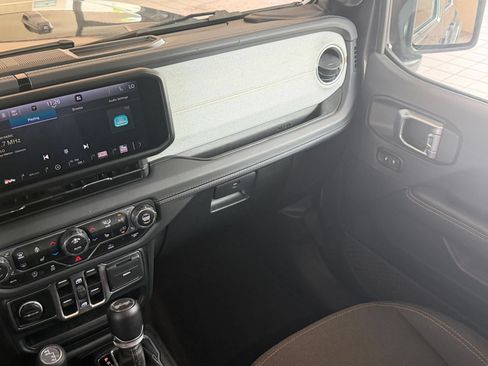 Used 2025 Jeep Wrangler Unlimited Sahara AWD/4WD image 35