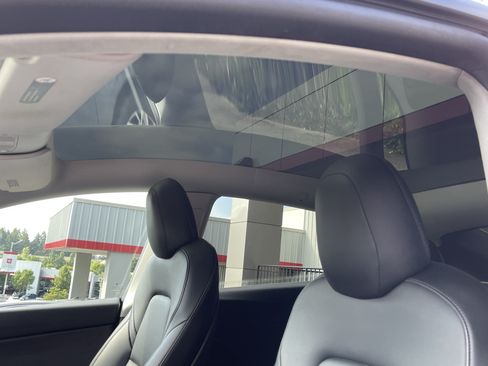 Used 2022 Tesla Model Y Long Range AWD/4WD image 20