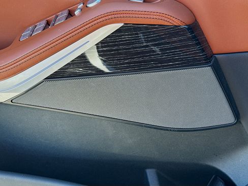 Used 2023 BMW X7 xDrive40i w/ Executive Package image 26