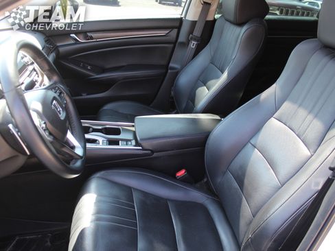 Used 2018 Honda Accord Touring image 11