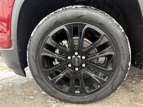 Used 2022 GMC Acadia SLE w/ Driver Convenience Package image 6