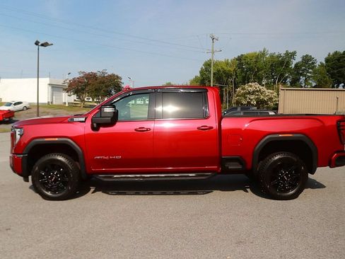 Used 2024 GMC Sierra 2500 AT4 w/ AT4 Preferred Package AWD/4WD image 4
