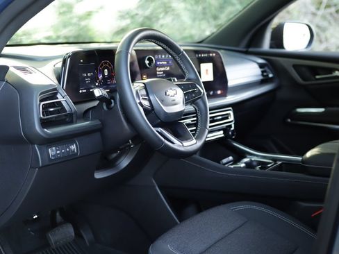 Used 2025 Chevrolet Traverse LT AWD/4WD image 9