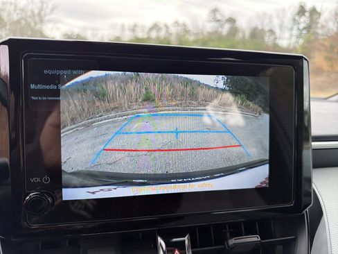 Used 2025 Toyota Corolla SE image 30