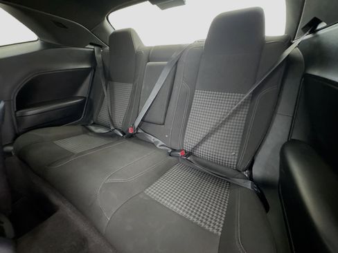 Used 2015 Dodge Challenger SXT image 14