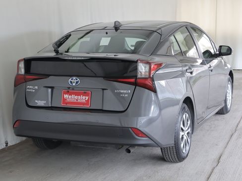Used 2020 Toyota Prius XLE image 6