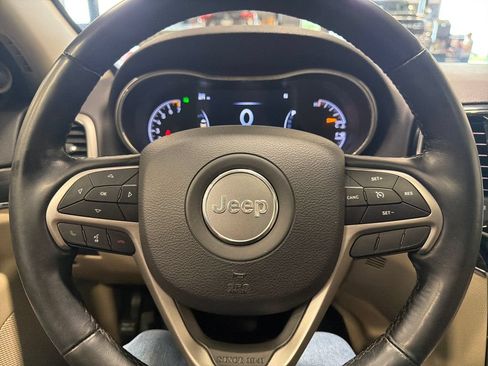 Used 2020 Jeep Grand Cherokee Limited AWD/4WD image 13