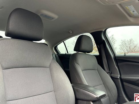 Used 2017 Chevrolet Cruze LT image 18