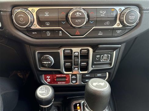 Used 2025 Jeep Wrangler Unlimited Rubicon image 20