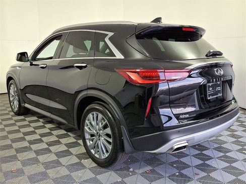 Certified 2025 INFINITI QX50 Luxe image 9