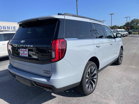 New 2027 Ford Expedition Platinum w/ Driver's Package RWD image 3