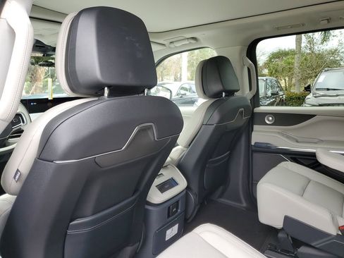 New 2025 Lincoln Navigator L Reserve AWD/4WD image 11