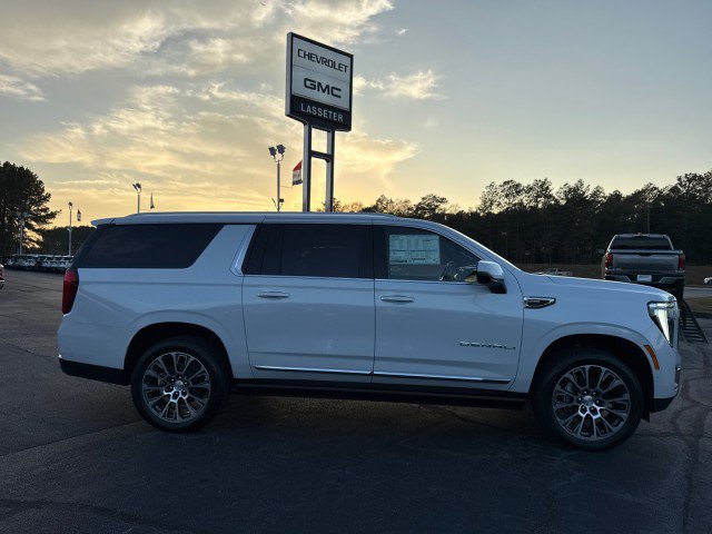 New 2026 GMC Yukon XL Denali w/ Sun & Power Step Package RWD image 2