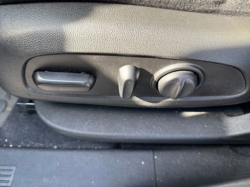 Used 2021 Chevrolet Equinox LS w/ LS Convenience Package image 10