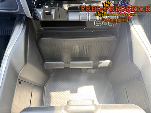 Used 2022 RAM 1500 Laramie AWD/4WD image 13