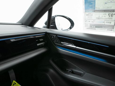 New 2026 Porsche Macan Electric RWD image 30