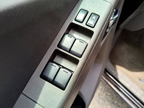 Used 2010 Suzuki Equator Sport image 15