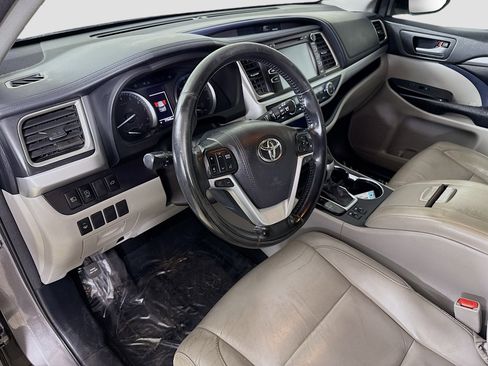 Used 2018 Toyota Highlander XLE image 23