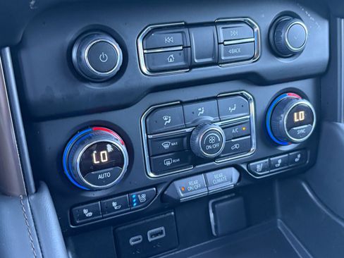 Used 2024 Chevrolet Tahoe High Country image 17