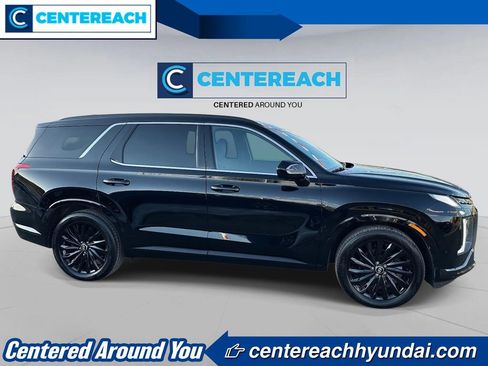Used 2024 Hyundai Palisade Calligraphy image 3