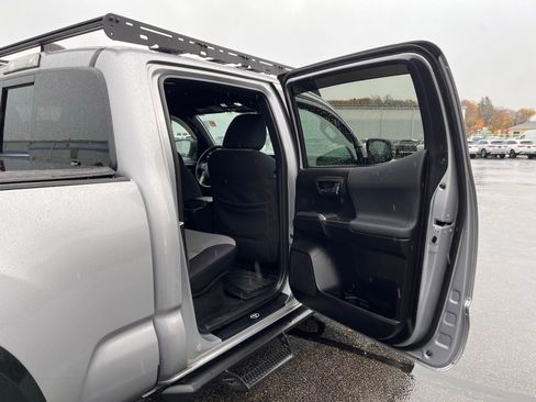 Used 2020 Toyota Tacoma TRD Off-Road image 24