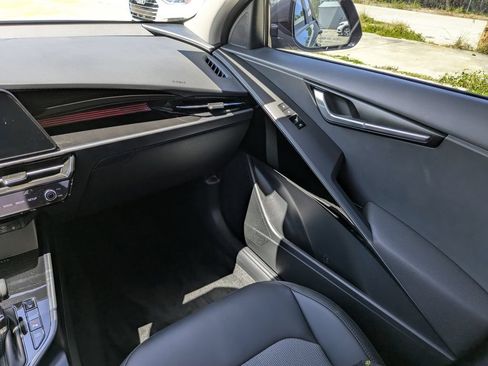 Certified 2025 Kia Niro EX Touring FWD image 16