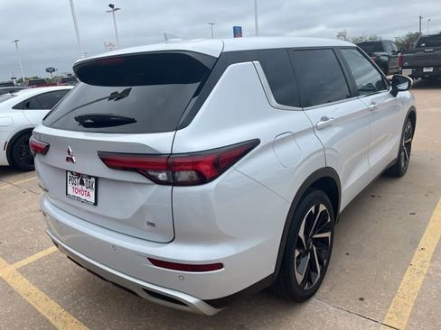 Used 2022 Mitsubishi Outlander SE image 6