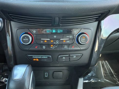 Used 2019 Ford Escape SE FWD image 15