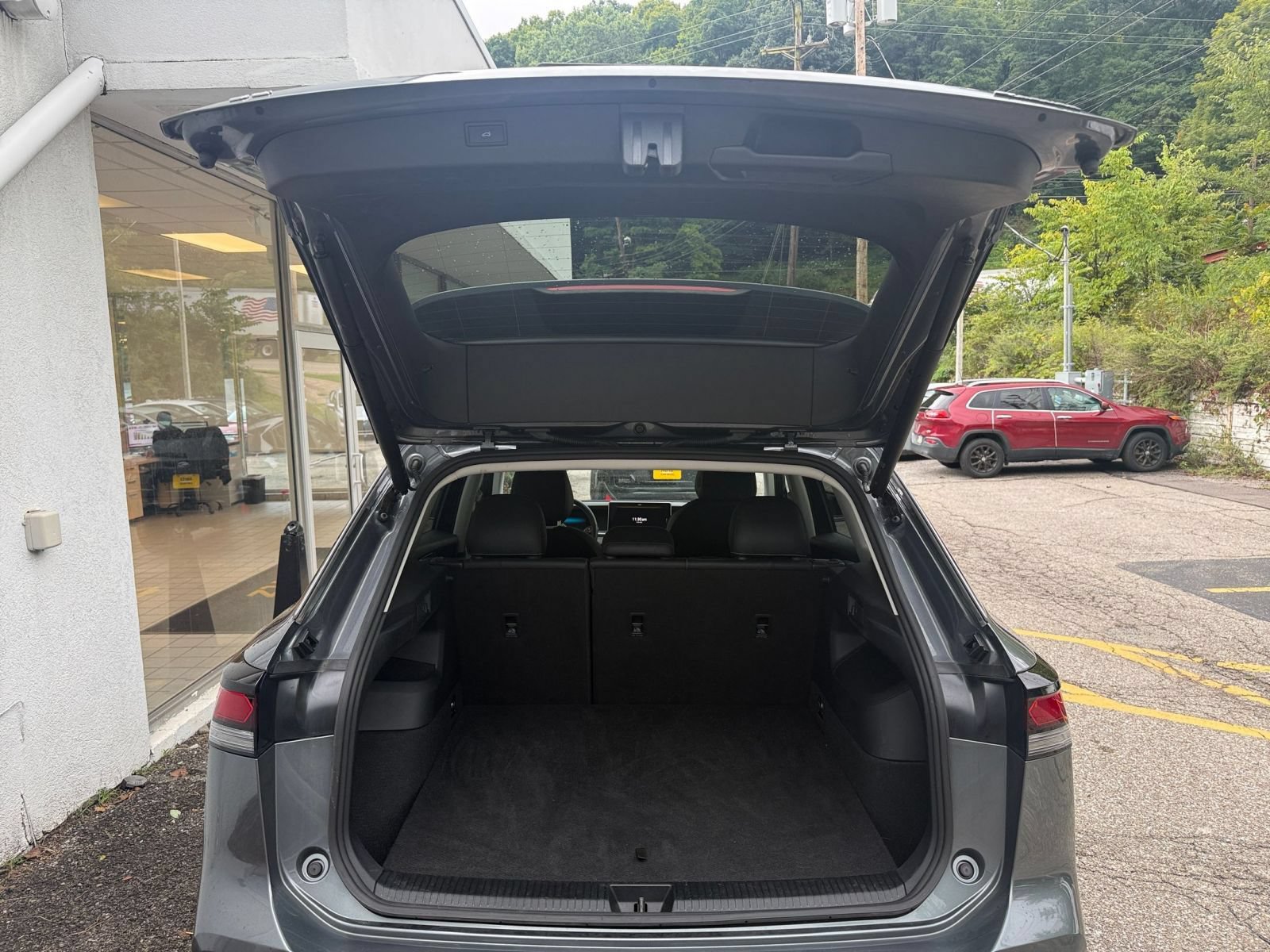 Used 2026 Volkswagen Tiguan SE AWD/4WD image 32
