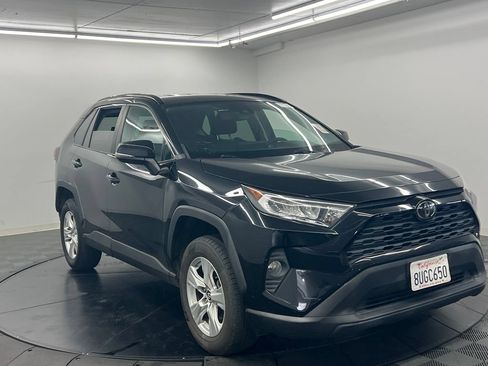 Used 2021 Toyota RAV4 XLE FWD image 3