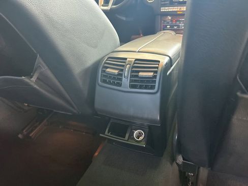 Used 2014 Mercedes-Benz E 550 4MATIC Sedan image 27