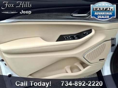 Used 2022 Jeep Grand Cherokee Limited AWD/4WD image 14