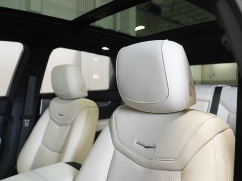 Used 2023 Cadillac XT5 Sportv w/ Technology Package AWD/4WD image 12