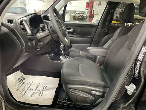 Certified 2023 Jeep Renegade Latitude image 11