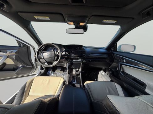 Used 2017 Honda Accord Touring image 13